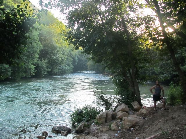 - مصدر مياه قناة الخاسكية صورة لنهر الأولي في  منطقة علمان
